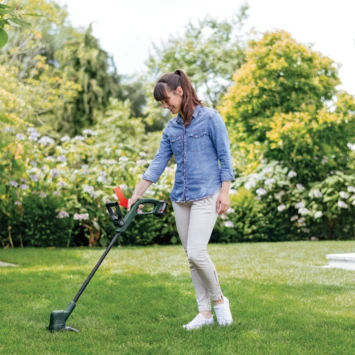 Bosch 18V Trimmer EasyGrassCut 18-230 23cm Incl. 2,0Ah Accu 5 Bosch 18V Trimmer EasyGrassCut 18-230 23cm Incl. 2,0Ah Accu - Afbeelding 3
