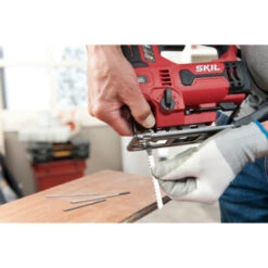 SKIL Decoupeerzaag 4531GA 680W - 180° LED Lamp + 7 Zaagbladen -Gamma 123 321