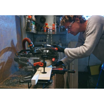 SKIL Afkortzaag / Verstekzaag 216mm Met Trekfunctie En Laser 1310AA 1600W + Snelklem 4 SKIL Afkortzaag / Verstekzaag 216mm Met Trekfunctie En Laser 1310AA 1600W + Snelklem - Afbeelding 2